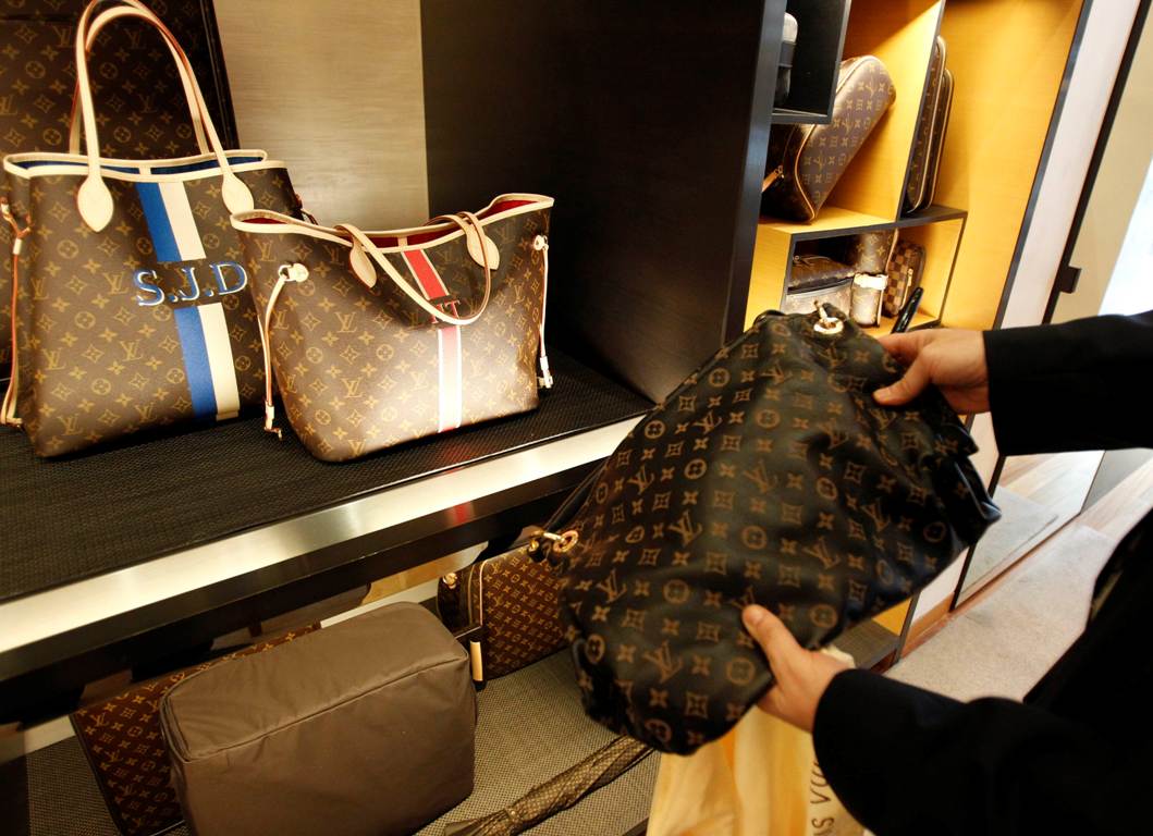 ΚΥΠΡΟΣ: Ήρθαν από Ζυρίχη φορτωμένοι Dior, Gucci και Louis Vuitton