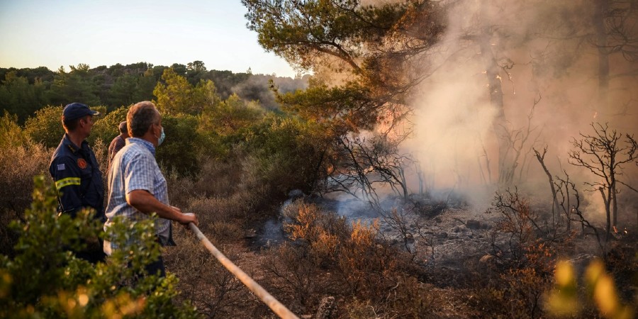 Πυρκαγιά στη Λέσβο: Ολονύχτια επιφυλακή - Παραμένει ενεργό το μέτωπο