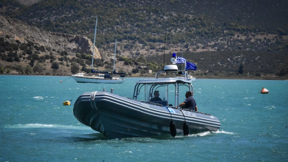 ΕΛΛΑΔΑ: Φουσκωτό του λιμενικού συγκρούστηκε με βάρκα γεμάτη μετανάστες – Αγνοείται παιδί 