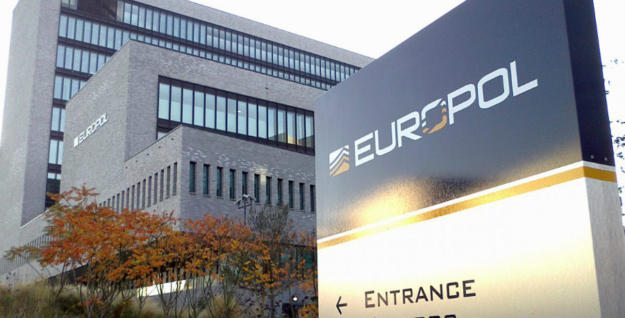 Europol: Συνελήφθησαν 10 χάκερς-Κατηγορία ότι έκλεψαν 100 εκατ. δολάρια από διάσημους 
