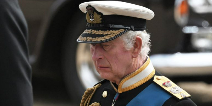 Βασιλιάς Κάρολος Γ': Πώς απέκτησε όλα τα μετάλλια που είναι καρφιτσωμένα στο πέτο του