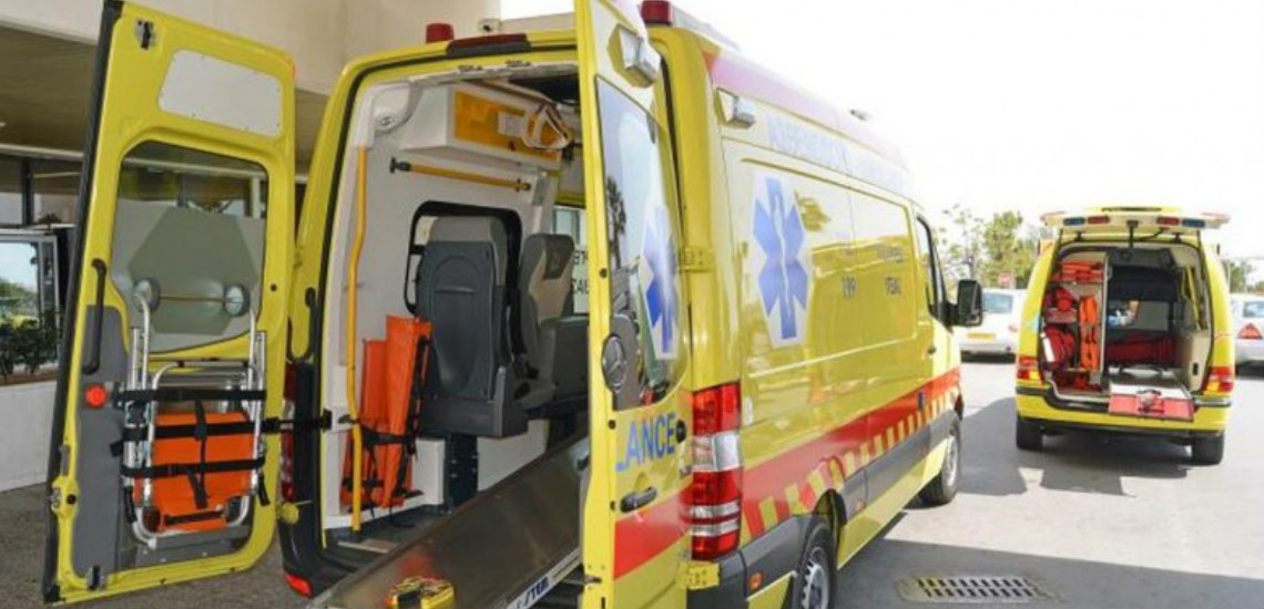 Στο Νοσοκομείο 21χρονος - Αναποδογυρίστηκε όχημα στη Κακοπετρία 