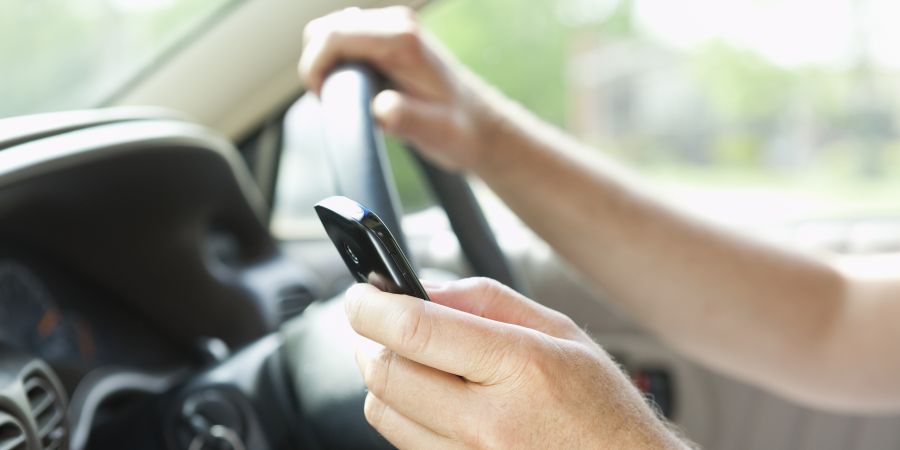 Οδήγηση και κινητό – Οι σοβαρότατες επιπτώσεις