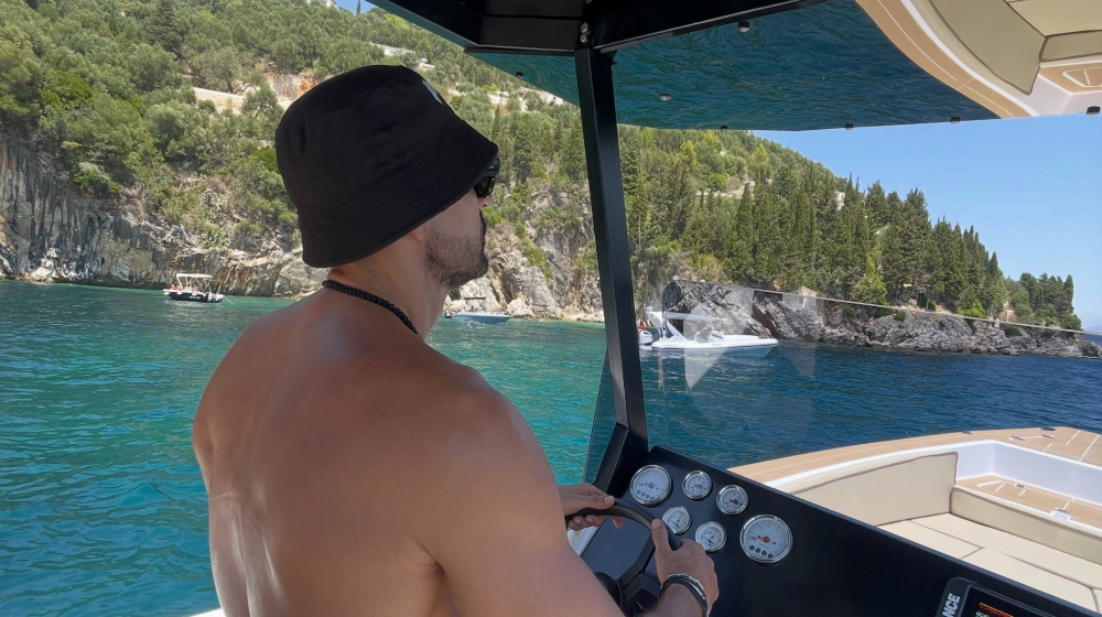 Ερωτευμένος ξανά γνωστός Κύπριος ηθοποιός - Αυτή είναι η νέα του σύντροφος - Φωτογραφία