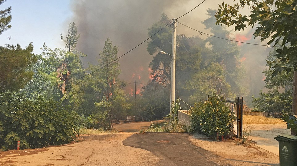 Ανεξέλικτη φωτιά στη Σταμάτα - Εκκενώνεται ο οικισμός - ΒΙΝΤΕΟ 