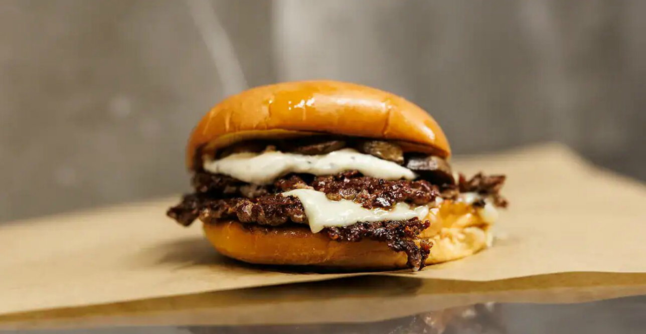 Τα smash burgers που αγαπήσατε στη Λεμεσό έρχονται και στην Πάφο – Δείτε πού «προσγειώνεται» το νέο κατάστημα