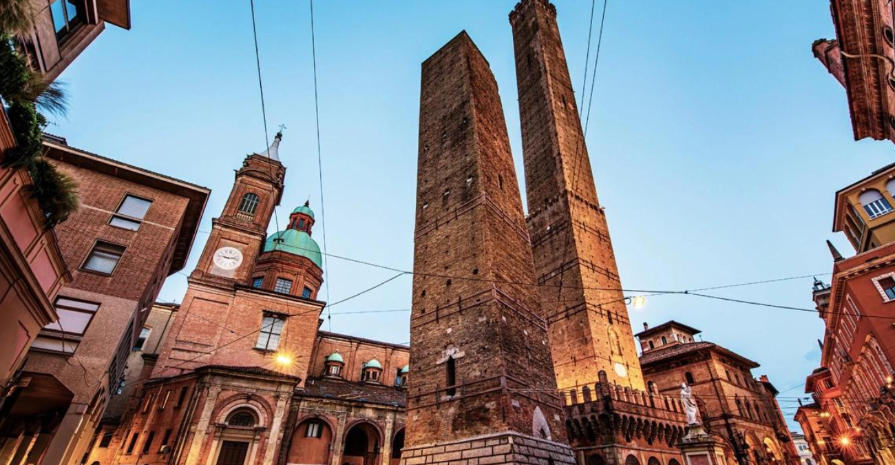 Ιταλία: Φόβοι για κατάρρευση του κεκλιμένου πύργου της Μπολόνια - Σχέδιο διάσωσης ύψους 4 εκατ. ευρώ