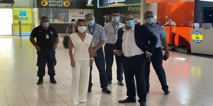 ΚΥΠΡΟΣ: Τι απαντάει ο Καρούσος για τον συνωστισμό στο αεροδρόμιο - Τι γράφει το εγχειρίδιο ασφαλείας - ΦΩΤΟΓΡΑΦΙΕΣ