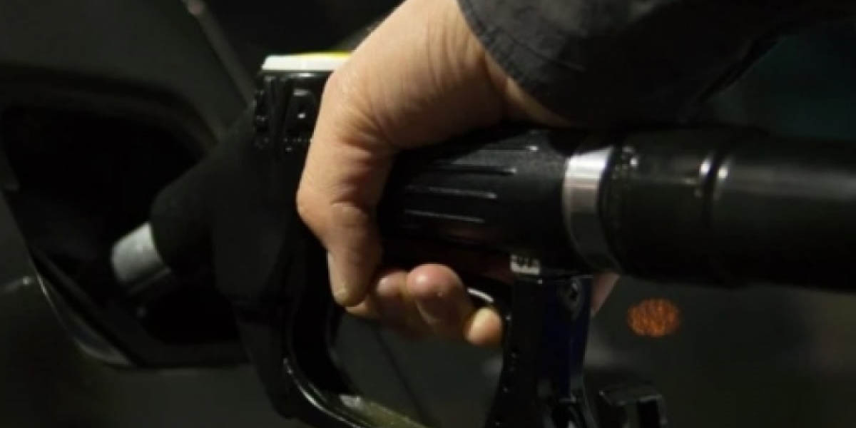 Απίστευτο περιστατικό σε βενζινάδικο: 22χρονος έσερνε με το αυτοκίνητό του την ιδιοκτήτρια για να μην πληρώσει