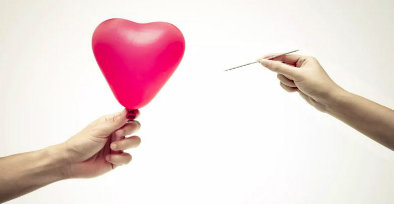 Σχέσεις: Αποφεύγετε τον έρωτα από επιλογή ή απλώς δεν μπορείτε; Μια ψυχοθεραπεύτρια δίνει απαντήσεις