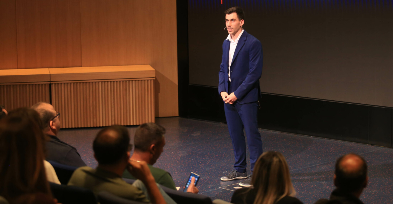 VIDEO: Αυτός ο υποψήφιος αποχώρησε μετά τις εσωκομματικές της Άμεσης Δημοκρατίας – «Κουράστηκα να κάνω τον καραγκιόζη»