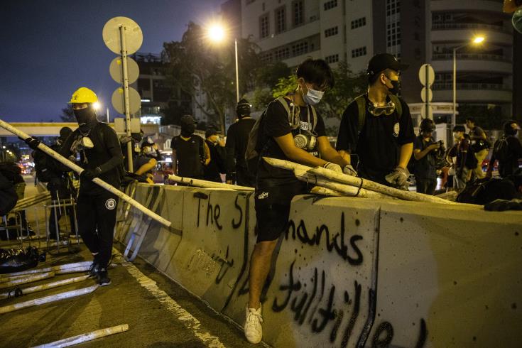 Η αστυνομία στο Χονγκ Κονγκ έκανε χρήση δακρυγόνων για να διαλύσει διαδηλωτές 