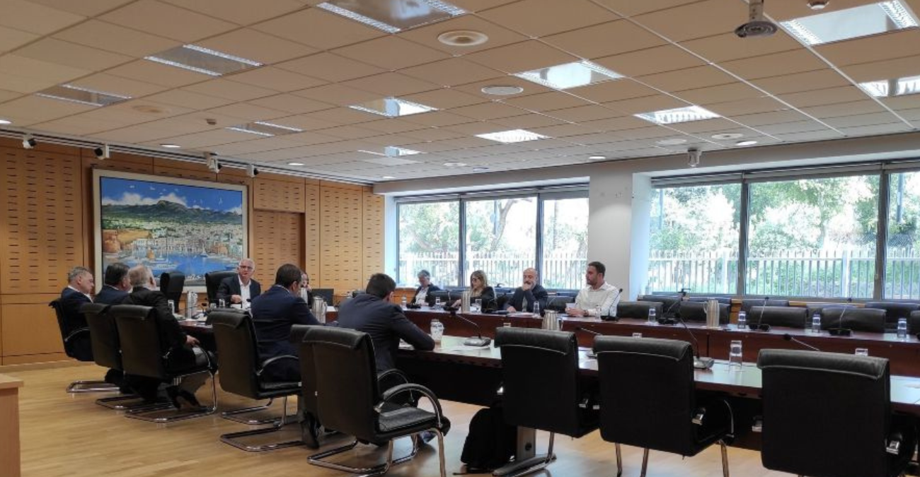 Δεν προχωρά ο νόμος για τις ΑΠΕ – Ζητούνται αλλαγές μετά την αναπομπή