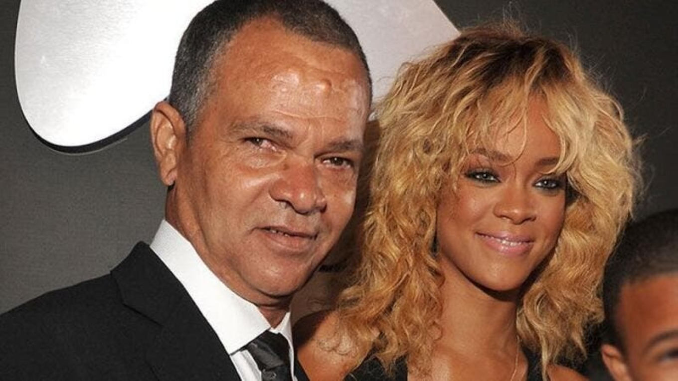 Θλίψη για την Rihanna: Πέθανε ο πατέρας της σε ηλικία 70 ετών - Η θυελλώδης σχέση τους