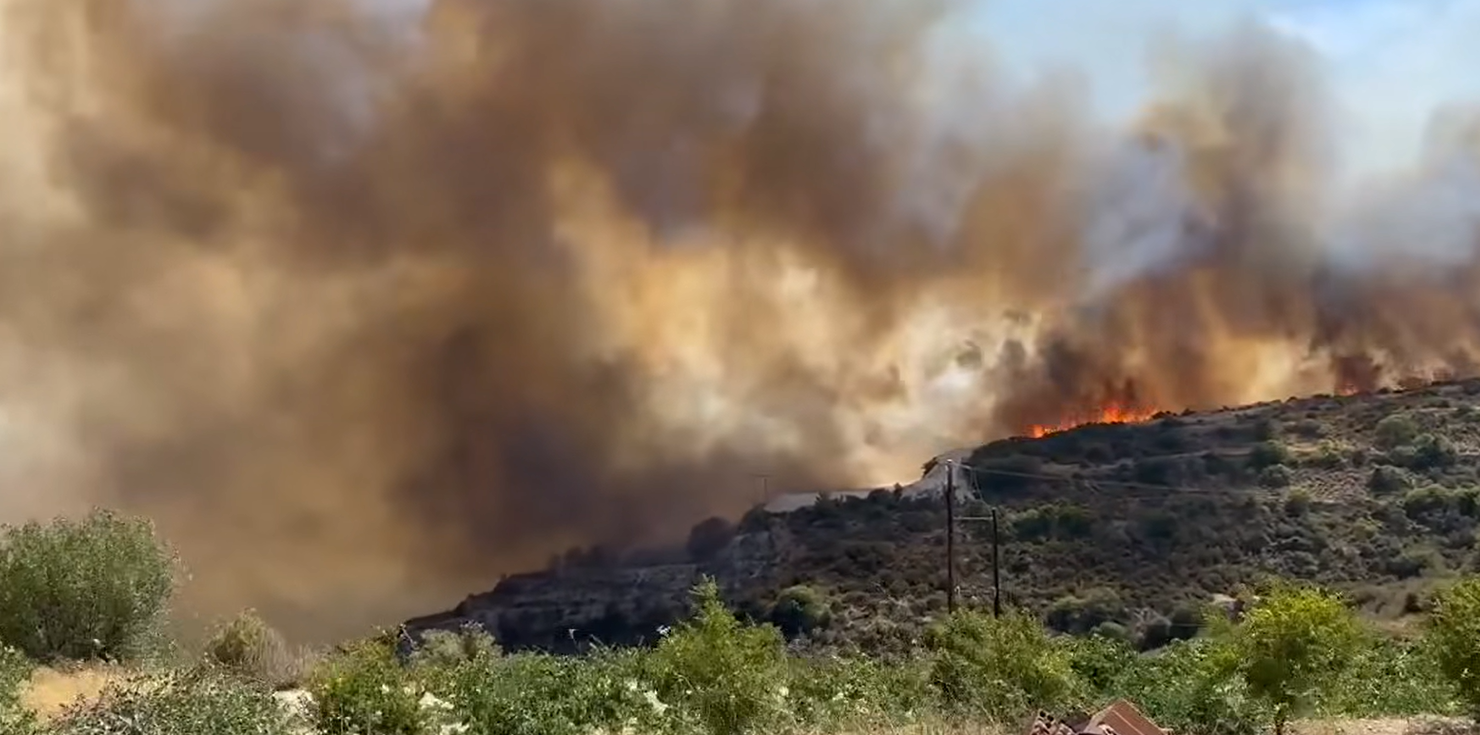 LIVE/Επ. Λεμεσού: Εκκενώνονται χωριά λόγω της φωτιάς