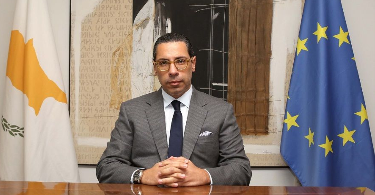 Στην Αίγυπτο για συνάντηση με τον ομόλογό του και τριμερή με Ελλάδα ο Κόμπος 