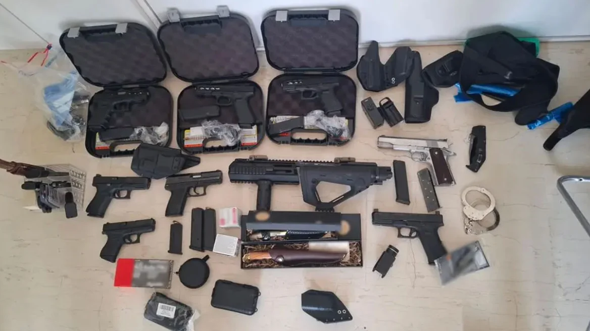 Εγκληματική οργάνωση στη Ζάκυνθο διακινούσε ναρκωτικά και όπλα που έκρυβε σε ενοικιαζόμενα δωμάτια