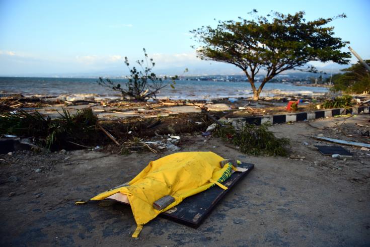 Ινδονησία: Τουλάχιστον 832 οι νεκροί από τον σεισμό και το τσουνάμι 