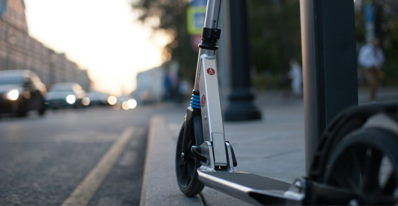 ΒΙΝΤΕΟ: «Πήδηξε» την περίφραξη για ένα... πατίνι στη Λευκωσία – Το «διαμάντι» της κοινωνίας που έγινε viral