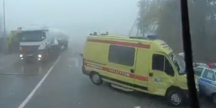 Τροχαίο ατύχημα με ασθενοφόρο – Τραυματίστηκε αστυνομικός από τη σύγκρουση – VIDEO