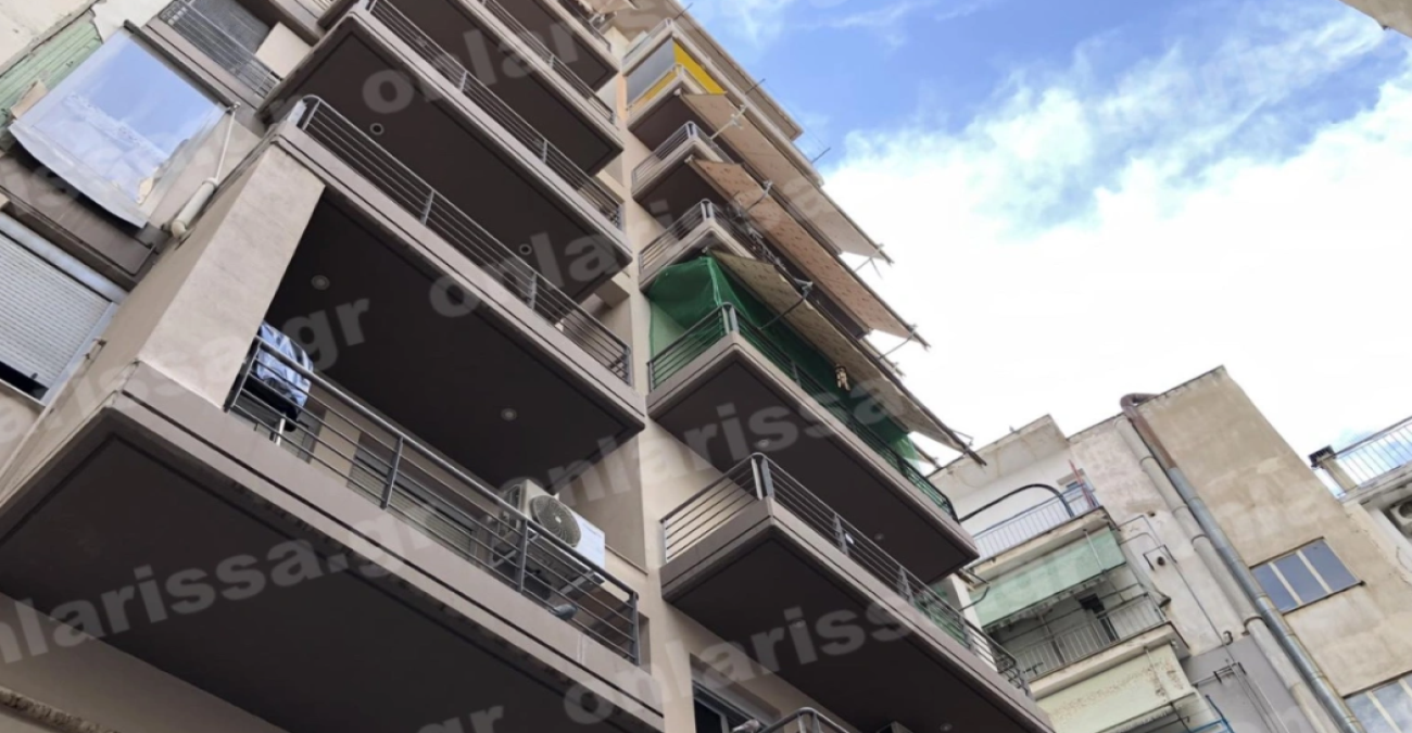 Λάρισα: 50χρονη έπεσε από μπαλκόνι τρίτου ορόφου - Μεταφέρθηκε στο νοσοκομείο