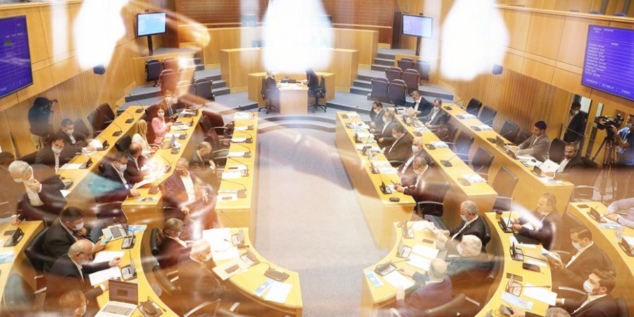 Εκποιήσεις: Τα σενάρια στη Βουλή μετά την αναπομπή των αναστολών από ΠτΔ - Ψάχνουν συναινετική λύση