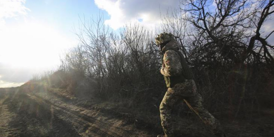 Ουκρανία: Ενας στρατιώτης νεκρός και 6 τραυματίες από τους βομβαρδισμούς των αυτονομιστών ανταρτών