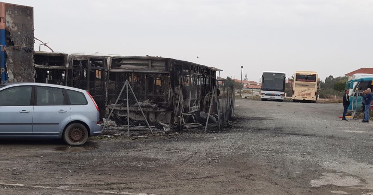 ΑΝΑΚΟΙΝΩΣΗ -KAPNOS AIRPORT: Τους έκαψαν τα λεωφορεία για να μην πάρουν την προσφορά από το κράτος -Κανονικά τα δρομολόγια 