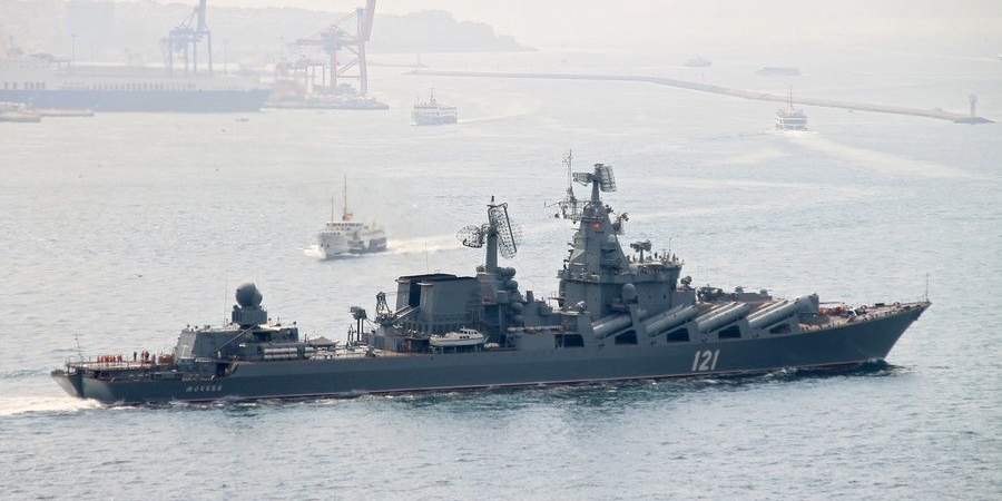 Θρίλερ με το ρωσικό καταδρομικό πλοίο Moskva στη Μαύρη Θάλασσα – Οι Ουκρανοί υποστηρίζουν πως το χτύπησαν με πυραύλους