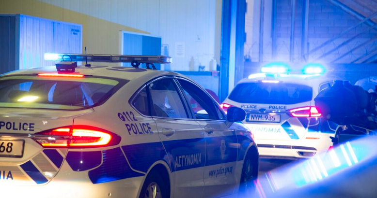 Νύχτα ελέγχων σε όλη την Κύπρο: 9 συλλήψεις και εκατοντάδες καταγγελίες - Χειροπέδες, ναρκωτικά και τροχαίες παραβάσεις