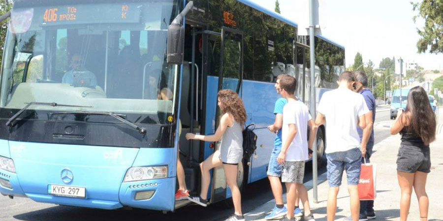Επ. Αμμοχώστου: Μαθήτρια πιάστηκε στην πόρτα του λεωφορείου – Δεν την αντιλήφθηκε ο οδηγός και ξεκίνησε 