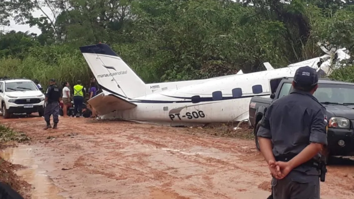 Δεκατέσσερις άνθρωποι σκοτώθηκαν σε συντριβή αεροσκάφους στη Βραζιλία - Δείτε βίντεο