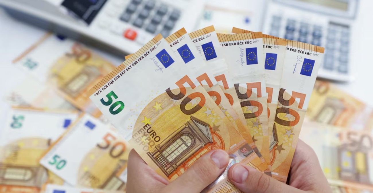Είσαι γραφίστας; Σχεδίασε τα μελλοντικά χαρτονομίσματα ευρώ - Όλες οι λεπτομέρειες