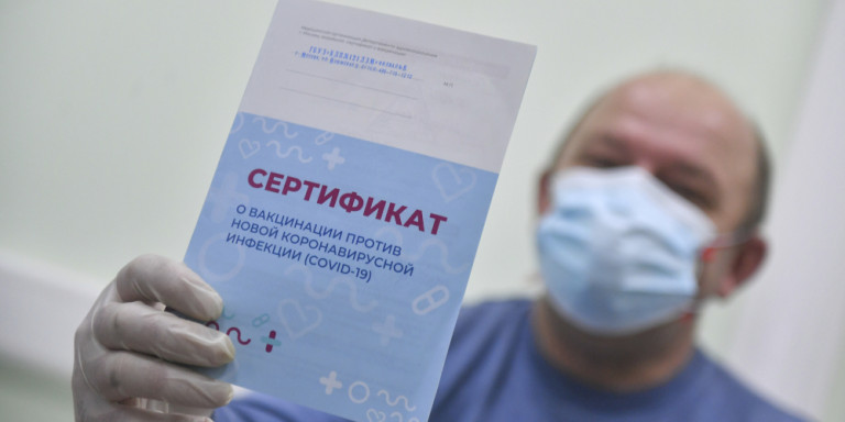 ΚΟΡΩΝΟΪΟΣ: Πάνω από 800.000 Ρώσοι έχουν εμβολιαστεί -Τα κρούσματα παραμένουν στα ύψη