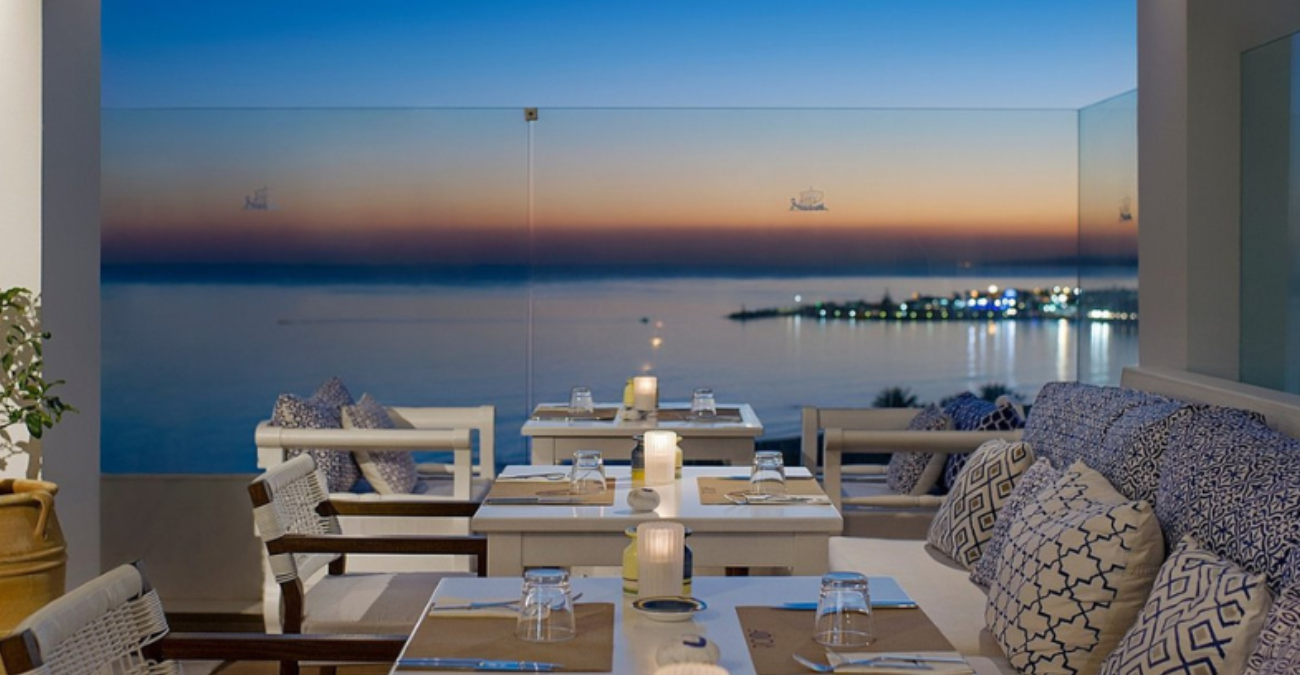 Χαμός στην Αγία Νάπα: Το rooftop με τα burgers που θα μονοπωλήσει το καλοκαίρι!