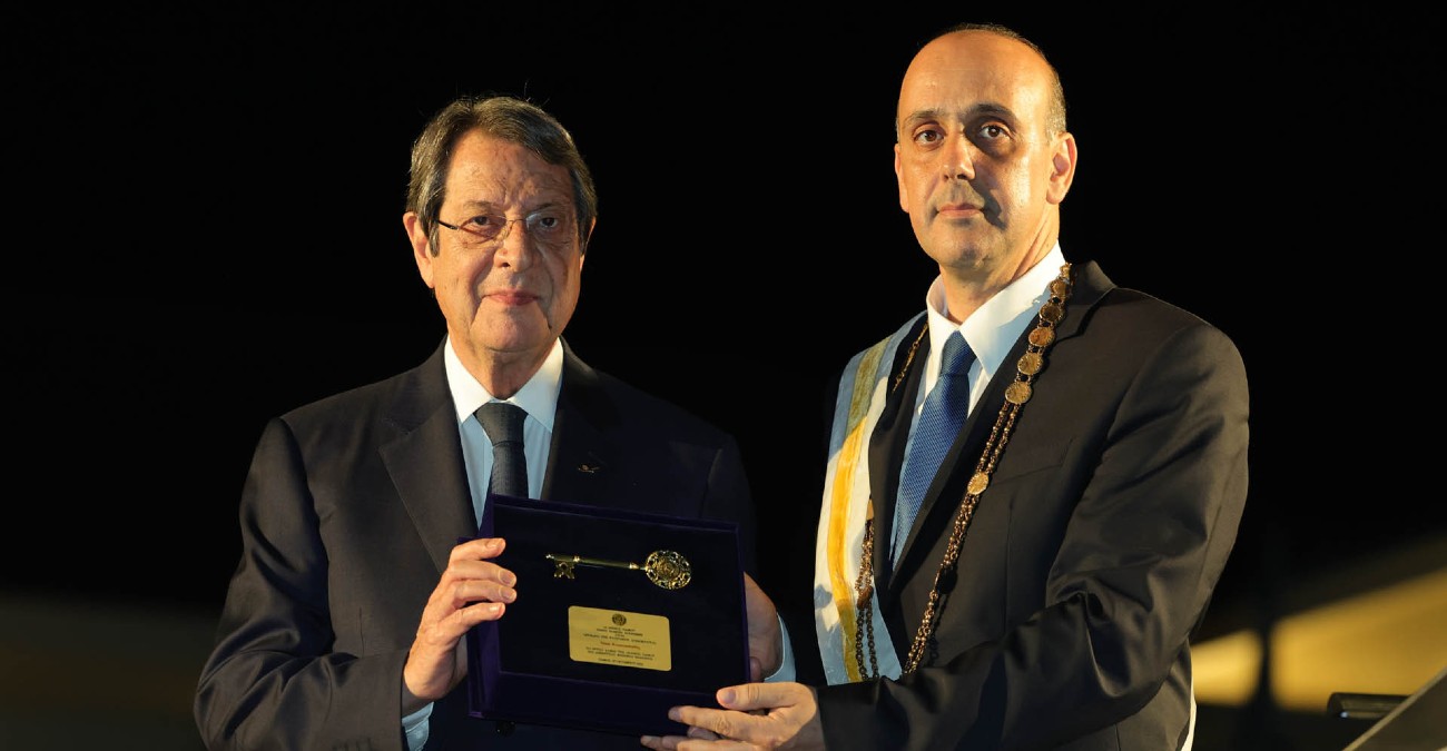 Πρόεδρος Αναστασιάδης: ΄Έλαβε το χρυσό κλειδί της πόλης της Πάφου - «Θα μου υπενθυμίζει το καθήκον του κάθε πολιτικού»
