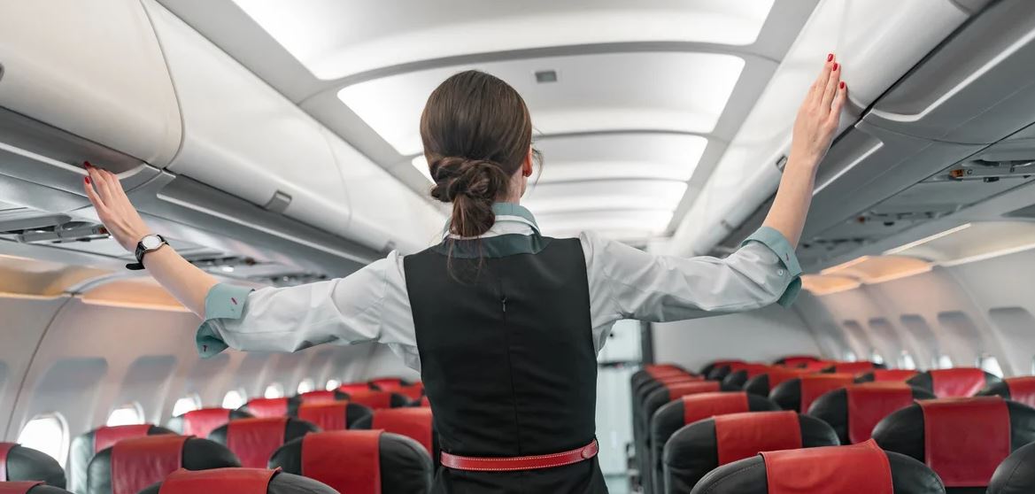Αεροσυνοδός της Air France μετά από 32 χρόνια συνταξιοδοτείται και αποκαλύπτει το ποσό που θα παίρνει - Δεν θα το πιστεύετε