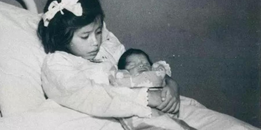 Λίνα Μεντίνα: Το κορίτσι που έγινε μητέρα στην ηλικία των πέντε ετών