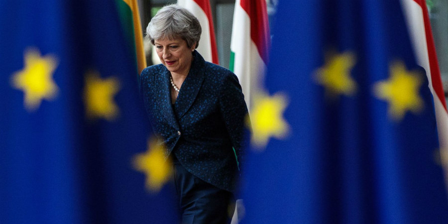 Κοινοβουλευτική νίκη για τη Μέι επί του Brexit με υποχωρήσεις και αγωνία ως το τέλος 