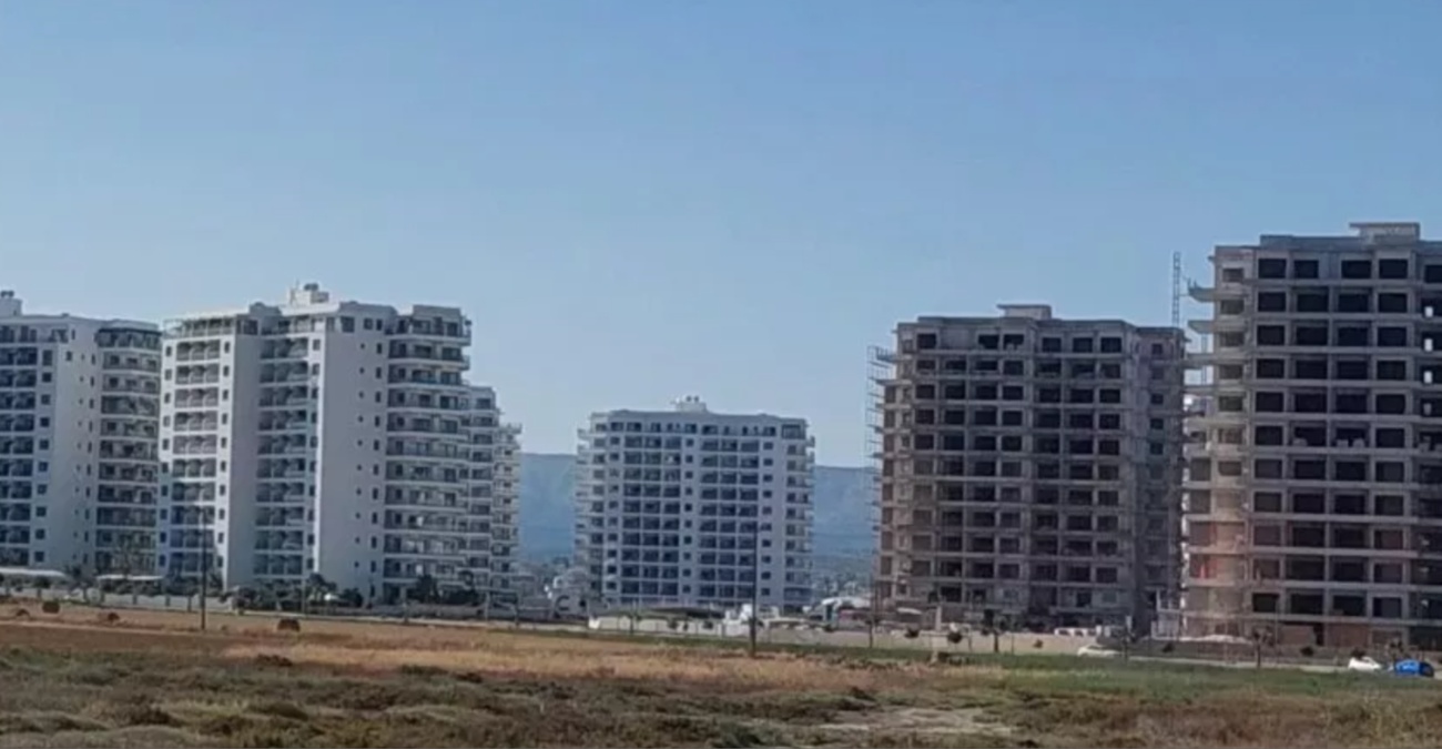 Στο εδώλιο για σφετερισμό: Η κατηγορούμενη, ο Γεάδης και το έντυπο συναίνεσης