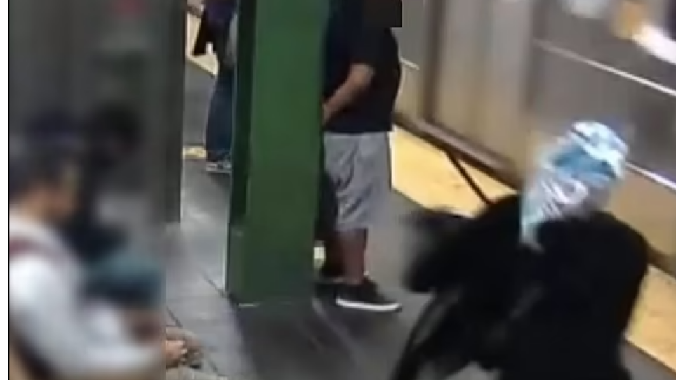 Επίθεση στο μετρό της Τάιμς Σκουέρ: Όρμηξε και την έσπρωξε πάνω στον συρμό που ερχόταν - Δείτε βίντεο