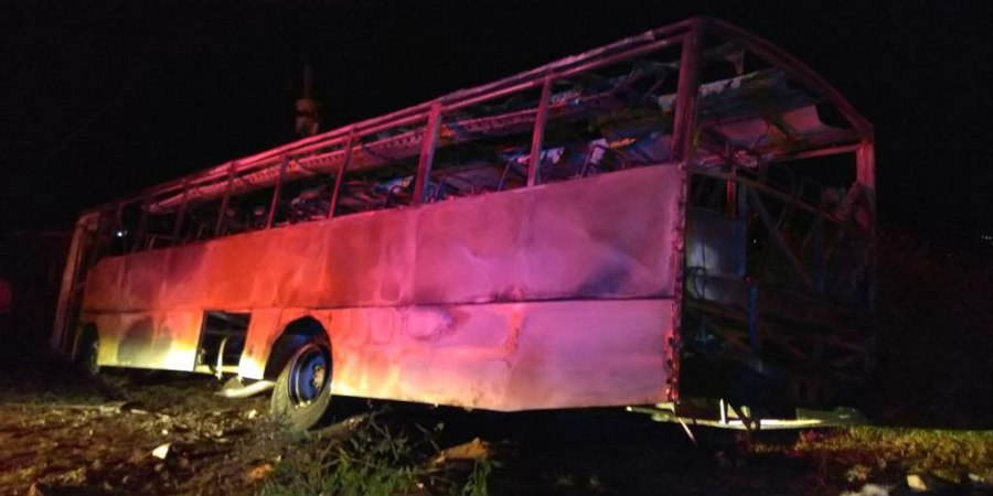 ΛΕΜΕΣΟΣ: Άγνωστοι πυρπόλησαν λεωφορείο- Τρία πυροσβεστικά για κατάσβεση
