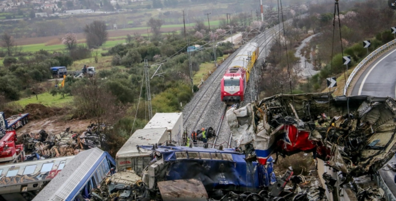 Σύγκρουση τρένων: «Πρόλαβα να σώσω ένα παιδάκι 6 χρονών από το διπλανό κουπέ» λέει ένας εκ των επιζώντων