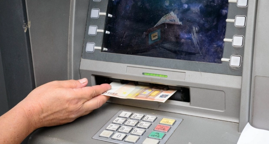 Αν το δεις σε ΑΤΜ, φύγε: Ειδικοί προειδοποιούν για κόλπο που κλέβει χρήματα χωρίς να το καταλάβεις