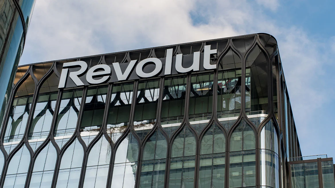 Τι προκάλεσε το Ευρωπαϊκό μπλακ άουτ σε Revolut - Σοβαρά προβλήματα σε τράπεζες, NHS και εφαρμογές