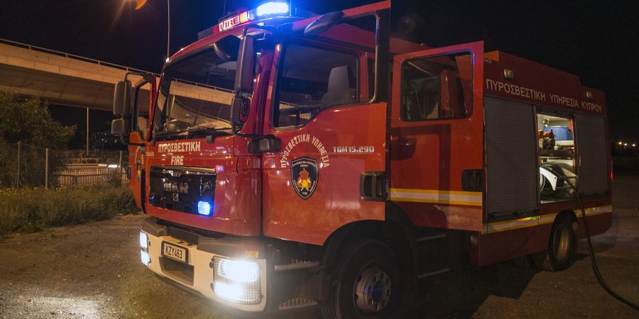ΛΑΡΝΑΚΑ: Φωτιά σε μάντρα αυτοκινήτων – Εμπρησμό δείχνουν τα στοιχεία