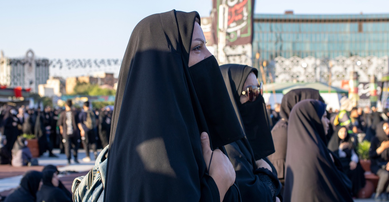 Ιράν: Μαστίγωμα, φυλάκιση, πρόστιμα, κατάσχεση αυτοκινήτου στις γυναίκες που δεν φορούν μαντίλα