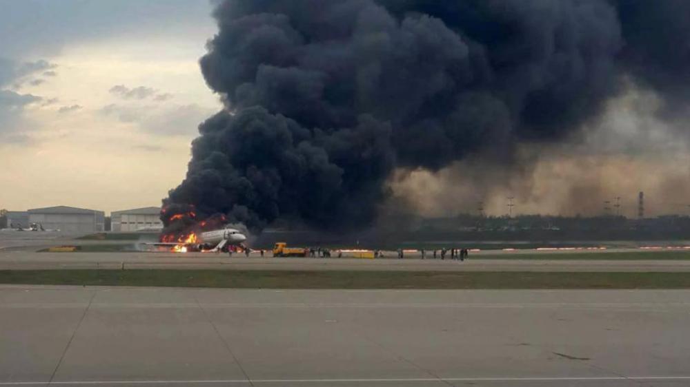 Το video της τραγωδίας - Η συγκλονιστική στιγμή που το αεροσκάφος της Aeroflot προσγειώνεται καιόμενο