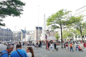Παίρνει χρώμα… πορτοκαλί η πιο κεντρική πλατεία του Άμστερνταμ! (ΦΩΤΟΓΡΑΦΙΕΣ)