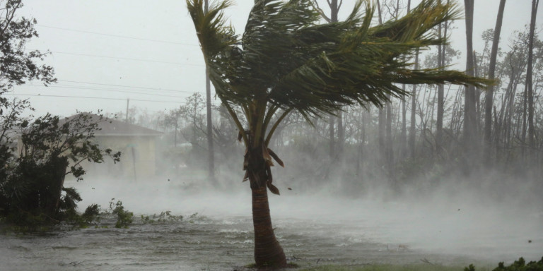 Τυφώνας Dorian: Τουλάχιστον πέντε νεκροί και 20 τραυματίες - Εκρηκτική καταιγίδα  